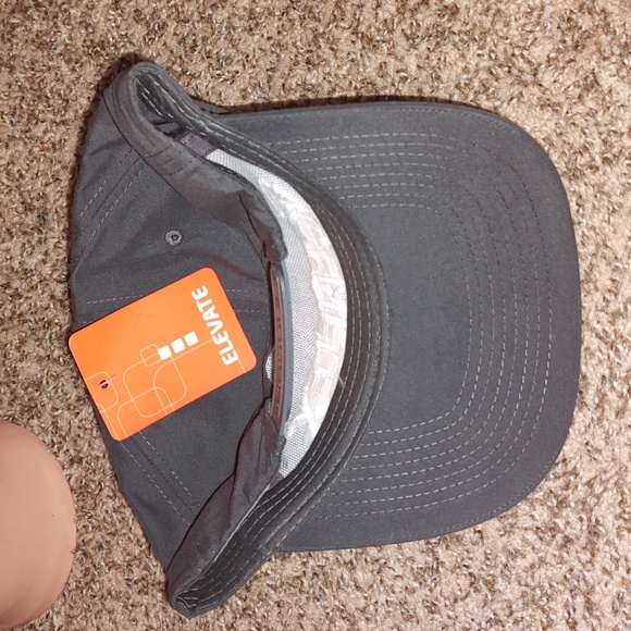Elevate Genflex Gray Snapback Hat New with Tag - Picture 3 of 7